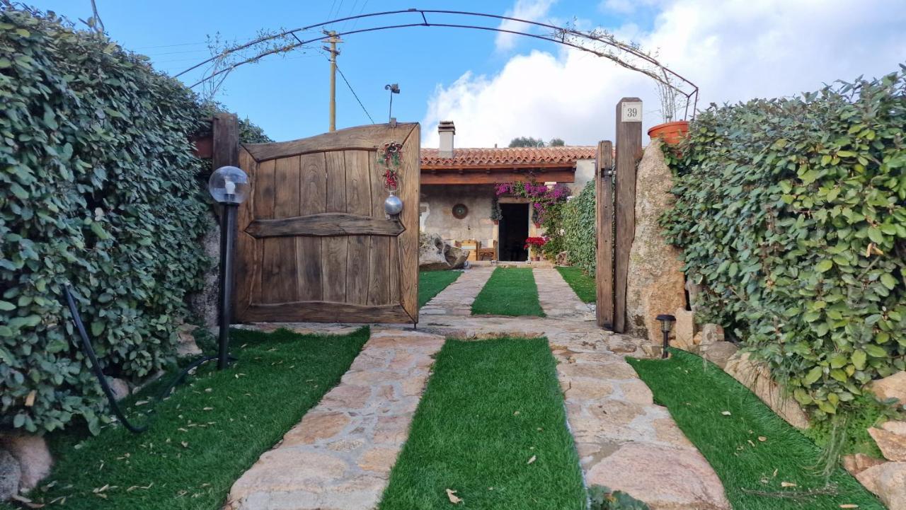 Villa Rifugio Monte Pino Telti Exterior foto