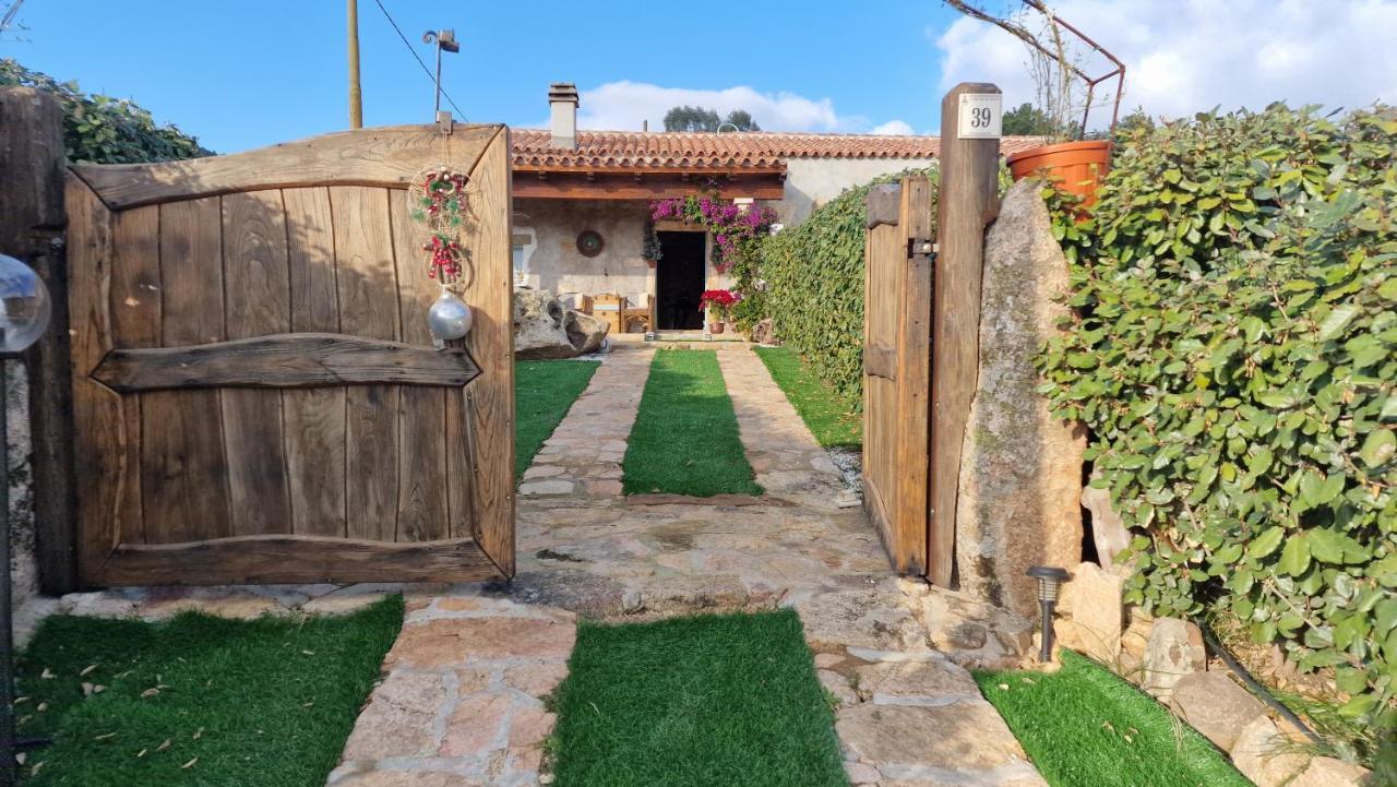Villa Rifugio Monte Pino Telti Exterior foto